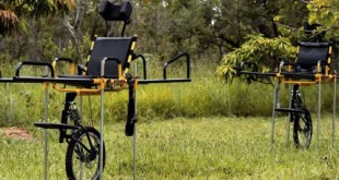 Cadeiras de rodas especiais serão distribuídas em parques nacionais de todas as regiões O Ministro do Meio Ambiente, Ricardo Salles, entregou hoje (2/2), na Floresta Nacional de Brasília, o primeiro lote de cadeiras de rodas adaptadas para o transporte em trilhas de ecoturismo. Essa é a primeira entrega do programa Parque+, assinado também na data de hoje pelo Ministério do Meio Ambiente (MMA) para a promoção do ecoturismo em parques nacionais e entornos.