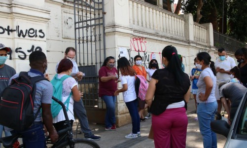 São Paulo - Início das aulas presenciais durante a pandemia de covid-19 na Escola Estadual Caetano de Campos, na Consolação.