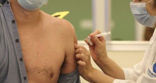 São Paulo - Vacinação contra covid-19 aos profissionais da saúde do Hospital das Clínicas, no Centro de Convenções Rebouças.