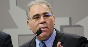 Comissão de Assuntos Sociais (CAS) realiza audiência pública interativa para tratar sobre o PLS 264/2017 que altera a Lei que dispõe sobre as condições para promoção, proteção e recuperação da saúde. Em pronunciamento, diretor de Avaliação de Tecnologia em Saúde da Sociedade Brasileira de Hemodinâmica e Cardiologia Intervencionista (SBHCI), Marcelo Antônio Cartaxo Queiroga Lopes. Foto: Geraldo Magela/Agência Senado