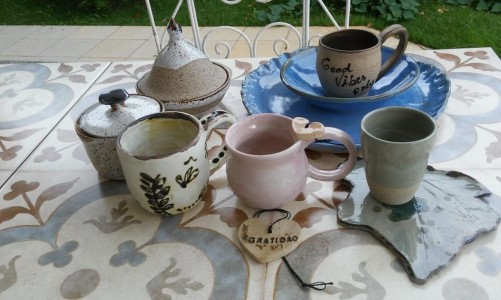 as_pecas_de_ceramica_da_artesa_maria_do_carmo_merussim