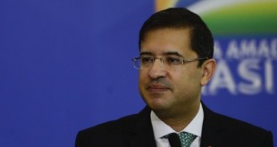 O advogado-geral da União, José levi, discursa durante a solenidade de posse no Palácio do Planalto