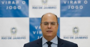 O governador Wilson Witzel, assina licença de instalação da usina termelétrica GNA II, no Porto do Açu, durante reunião no Palácio Guanabara