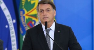 Presidente da República, Jair Bolsonaro, participa da cerimônia de cumprimento aos Oficiais Generais promovidos