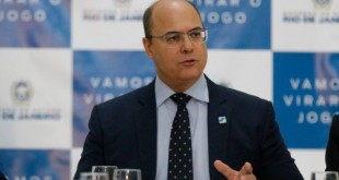 O governador Wilson Witzel, assina licença de instalação da usina termelétrica GNA II, no Porto do Açu, durante reunião no Palácio Guanabara