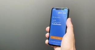 Aplicativo Auxílio Emergencial ao Trabalhador A Caixa Econômica Federal lançou o aplicativo para a liberação do auxílio emergencial a trabalhadores de baixa renda prejudicados pela pandemia do coronavírus. O pedido para receber o benefício pode ser feito no site auxilio.caixa.gov.br ou pelo APP CAIXA | Auxílio Emergencial, disponível nas lojas de aplicativos para celulares Android e IOS. O Senado aprovou a medida no dia 30 de março e a lei foi sancionada em 2 de abril de 2020 (Lei 13.982). Foto: Leonardo Sá/Agência Senado