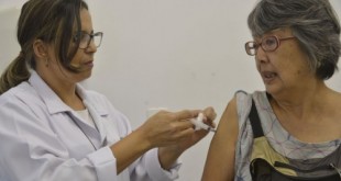 Campanha Nacional de Vacinação contra a gripe, que será realizada entre os dias 23 de abril a 1º de junho em todo país, no Centro de Saúde Pinheiros, região oeste.