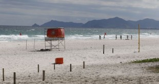 Praia da Barra da Tijuca durante o decreto da Prefeitura que determinou a parada emergencial de serviços não essenciais para conter a pandemia da covid-19