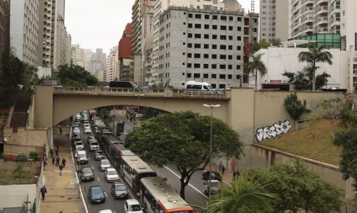Protesto de motoristas de ônibus paralisa vias do centro de São Paulo