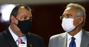 Os senadores Omar Aziz e Renan Calheiros durante entrevista após a instalação da CPI da Pandemia, no Senado Federal.