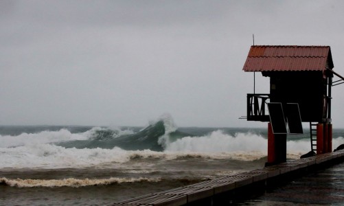 Frete fria traz tempestadee e ressaca nas praias do Rio de Janeiro