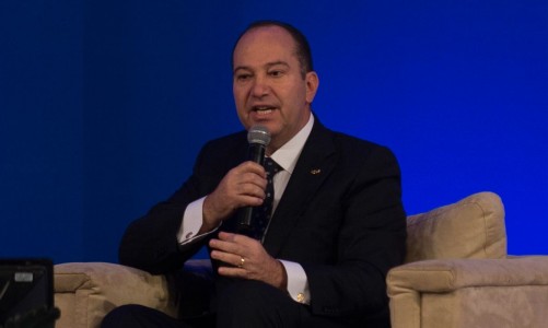 O pastor Everaldo Pereira, pré-candidato do PSC, participa de sessão de perguntas e respostas na Marcha dos Prefeitos (Marcelo Camargo/Agência Brasil)