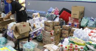 Voluntários organizam distribuição de donativos em solidariedade às vítimas e desabrigados das chuvas em Petrópolis, na comunidade da 24 de Maio.