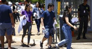 Candidatos comparecem a local de prova para a primeira etapa do Exame Nacional do Ensino Médio (Enem) 2022.