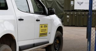 Veículo da Secretaria Especial de Saúde Indígena (SESAI) no Hospital de Campanha presta atendimento a indígenas Yanomami em situação de emergência em Boa Vista.