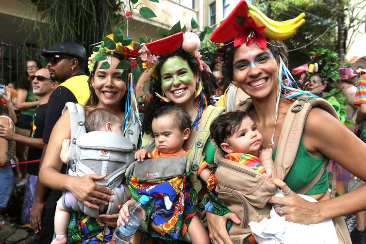 Rio de Janeiro (RJ), 12/02/2023 - Desfile do bloco infantil Gigantes da Lira, no bairro de Laranjeiras, zona sul da cidade. (Foto:Tânia Rêgo/Agência Brasil)