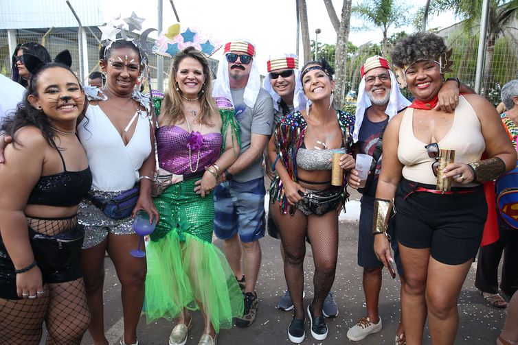 Brasília (DF) - 19-02-2023 - Foliões no Carnaval de rua animados pela escola de samba ARUC. Foto Valter Campanato/ Agência Brasil.