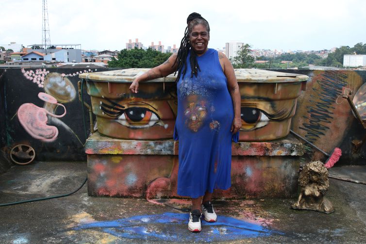 São Paulo (SP), 10/03/2023, A grafiteira Nenesurreal fala sobre sua trajetória na casa ateliê em Diadema. Foto: Rovena Rosa/Agência Brasil