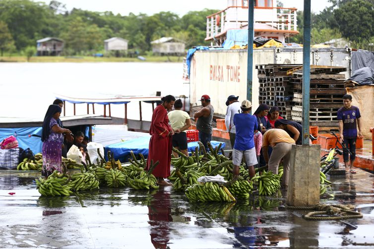 Atalaia do Norte (AM), 28/02/2023 - Movimentação no porto de Atalaia do Norte, que recebe indígenas de comunidades do Vale do Javari. Foto: Marcelo Camargo/Agência Brasil