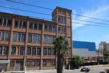 São Paulo (SP), 24/04/2023 - Fachada da antiga sede da indústria têxtil Cotonifício Rodolfo Crespi, onde ocorreu a paralisação de trabalhadores que deu origem à greve geral de 1917, na Mooca. Foto: Rovena Rosa/Agência Brasil