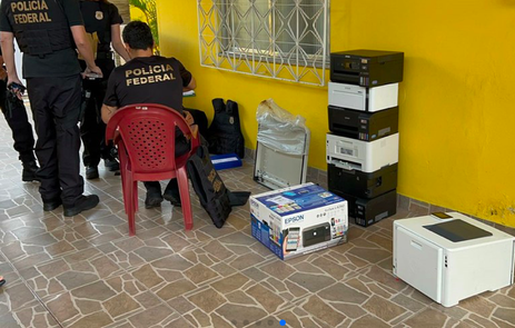 Rio de Janeiro (RJ) - Na manhã desta terça-feira, 6/6, a Polícia Federal deflagrou a Operação Carcará, com o objetivo de desmantelar um laboratório gráfico dedicado à falsificação de cédulas falsas para posterior comercialização pela organização criminosa investigada.Foto: Policia Federal/Divulgação