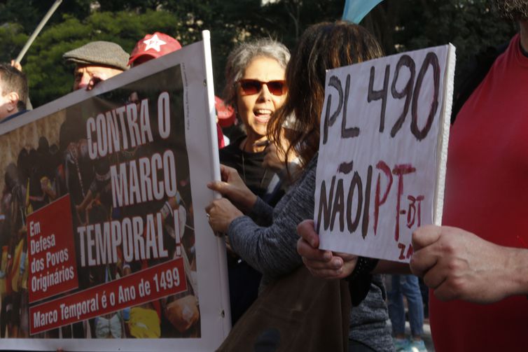 São Paulo (SP), 18/06/2023 - Manifestação em defesa do Meio Ambiente - Organizações e coletivos, povos originários e a população em geral fazem ato na Avenida Paulista em protesto contra as recentes ameaças socioambientais aprovadas no Congresso Nacional. Foto Paulo Pinto/Agência Brasil