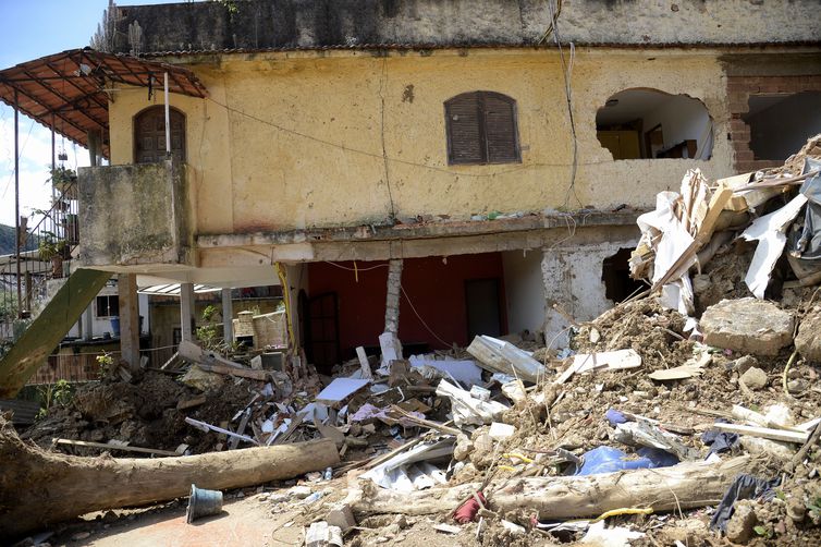 Morro da Oficina, em Petrópolis local mais atingido pela enchente há um mês