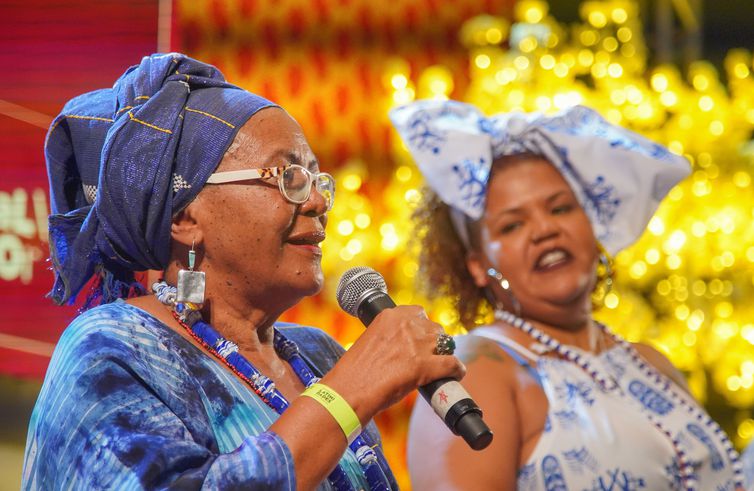 Brasília-DF - 06.07.2023 - Apresentações artísticas do grupo Afoxé Ogum Pá, durante abertura do Festival Latinidades 2023. Foto: Rafa Neddermeyer/Agência Brasil