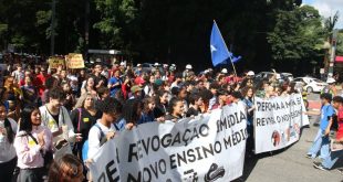 São Paulo(SP), 19/04/2023 - Estudantes participam do 2º Ato pela Revogação do Novo Ensino Médio na Avenida Paulista.