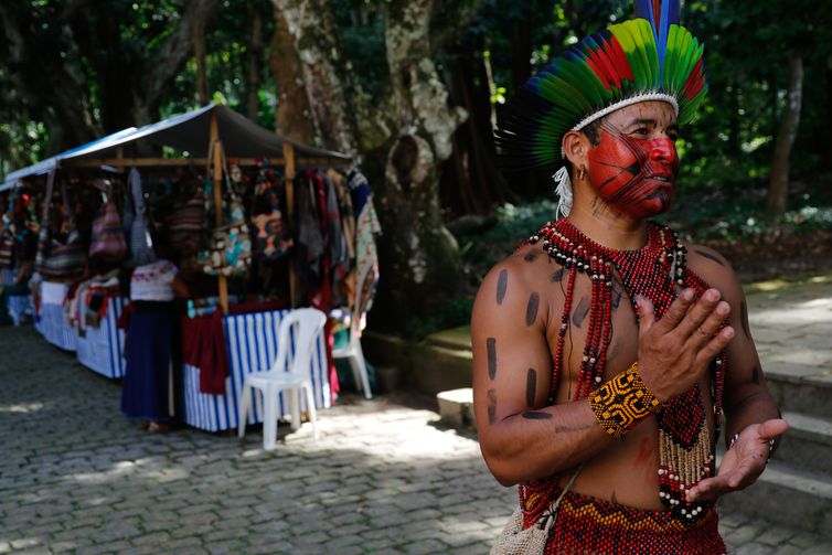 Rio de Janeiro (RJ), 12/08/2023 - Dia Internacional dos Povos Indígenas é celebrado com feira de artesanato no Parque Lage. Foto: Fernando Frazão/Agência Brasil
