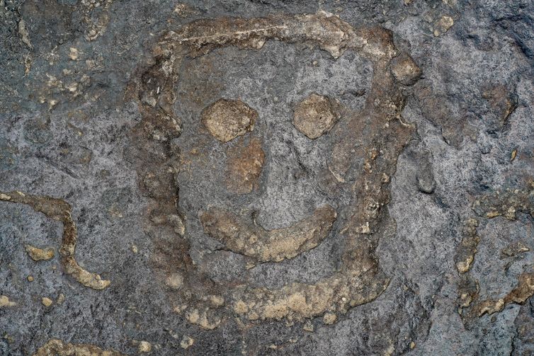 Manaus (AM), 21/11/2023, Gravuras rupestres encontradas em pedras da Ponta das Lajes, na zona leste de Manaus, na maior seca em 121 anos que Manaus vem sofrendo. Foto: Rafa Neddermeyer/Agência Brasil