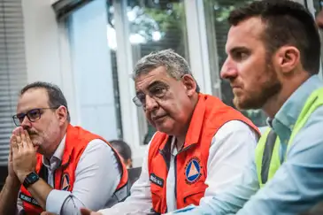 Ceic: Comissão Permanente de Atuação em Emergência (Copae) reúne representantes de órgãos e serviços para traçar as medidas de contenção da crise causada pelas chuvas. Foto: Prefeitura POA/X