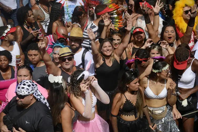 Rio de Janeiro (RJ), 18/02/2023 – Bloco Cordão da Bola Preta desfila pelas ruas do centro da cidade no primeiro dia oficial do Carnaval 2023. Foto Tomaz Silva/Agência Brasil