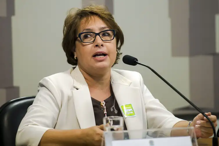 Brasília - A representante da Intercom Nélia Del Bianco, durante o seminário Migração das Rádios AM para FM, realizado pelo Conselho de Comunicação Social do Congresso (Marcelo Camargo/Agência Brasil)