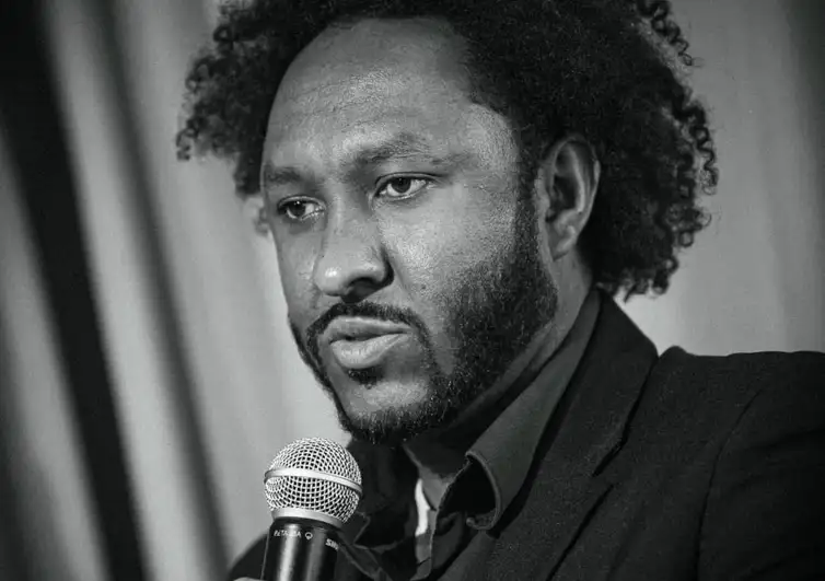 Brasil não promove jornalismo plural, alerta Repórteres Sem Fronteiras - Totem usado para distribuir notícias por mídias periféricas, instalado em supermercado no distrito do Jaraguá, zona noroeste de São Paulo. Foto: Erezin e Cribeirão