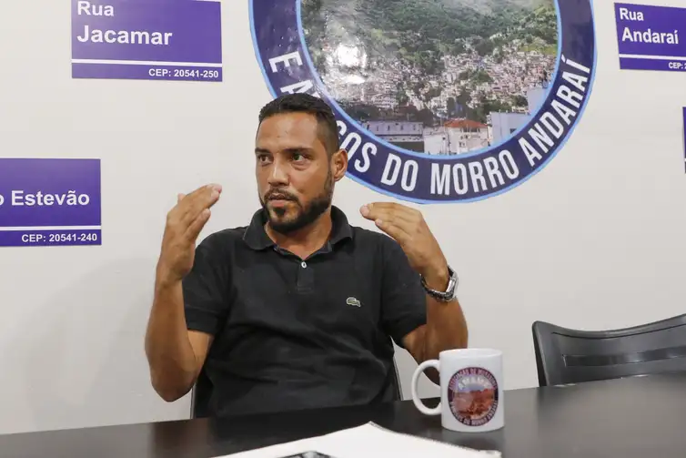Rio de Janeiro (RJ) 26/03/2024 – O Presidente da Associaão de Moradores e Amigos do Morro do Andaraí, Fernando Pinto, fala sobre o programa Favela Bairro, que completa 30 anos. Foto: Fernando Frazão/Agência Brasil