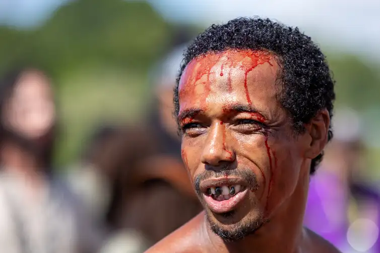 Brasília, 29/03/2024 Cristiano da Silva, ator que interpreta Dimas na apresentação da Via Sacra em Planaltina, DF. Foto: Fabio Rodrigues-Pozzebom/Agência Brasil