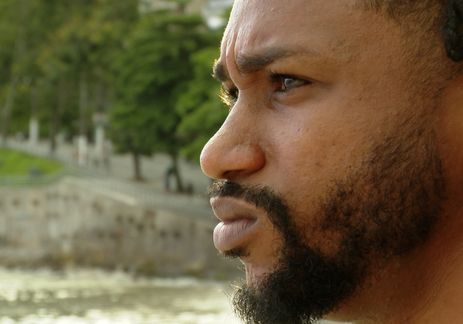 Caminhos da Reportagem, da TV Brasil, conta histórias de pessoas presas injustamente. Danillo Félix fala da prisão injusta para ajudar outras vítimas de erro da justiça. Foto: TV Brasil/Divulgação