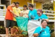 Bônus para catadores impede que plásticos poluam rios da Amazônia