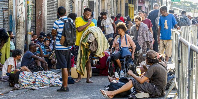 Caminhos da Reportagem mostra conflitos na Cracolândia em São Paulo
