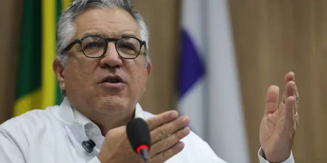 “Não vamos negar aos nossos filhos o direito à vacina”, diz Padilha